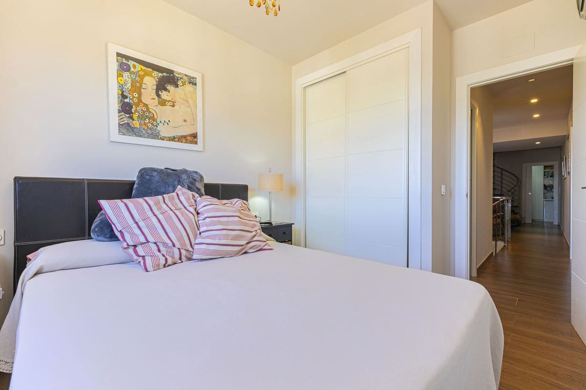 3 bedroom Villa for sale in Mijas with pool garage - € 430,000 (Ref: 9730743)