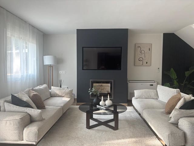 4 sovrum Villa till salu i Nueva Atalaya, Estepona med pool garage - 795 000 € (Ref: 9731174)