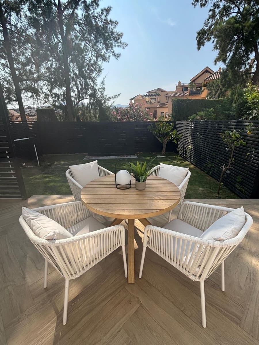 4 soveværelse Villa til salg i Estepona med swimmingpool garage - € 795.000 (Ref: 9731174)