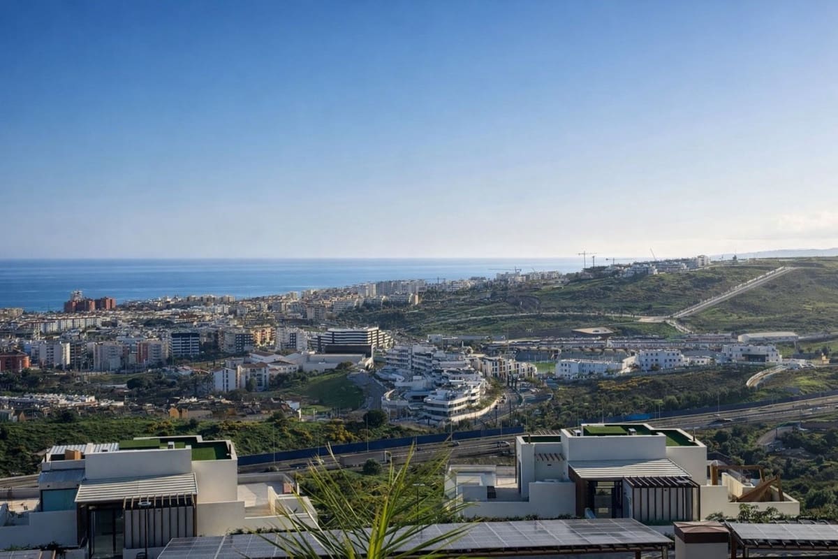 2 soverom Leilighet til salgs i Estepona med svømmebasseng garasje - € 565 000 (Ref: 9737226)