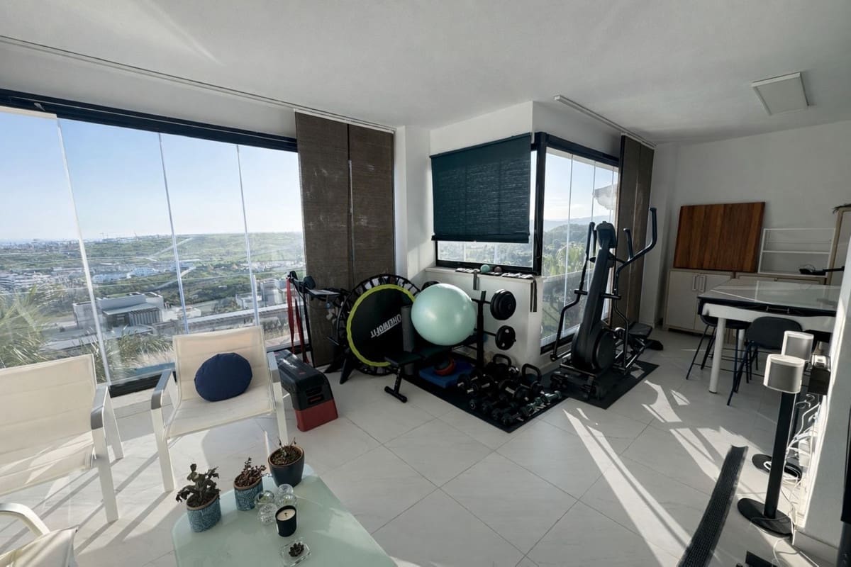 2 soverom Leilighet til salgs i Estepona med svømmebasseng garasje - € 565 000 (Ref: 9737226)