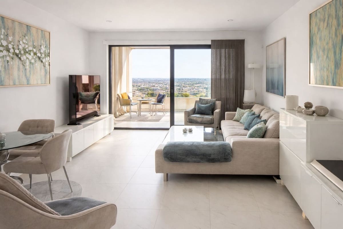 2 soverom Leilighet til salgs i Estepona med svømmebasseng garasje - € 565 000 (Ref: 9737226)