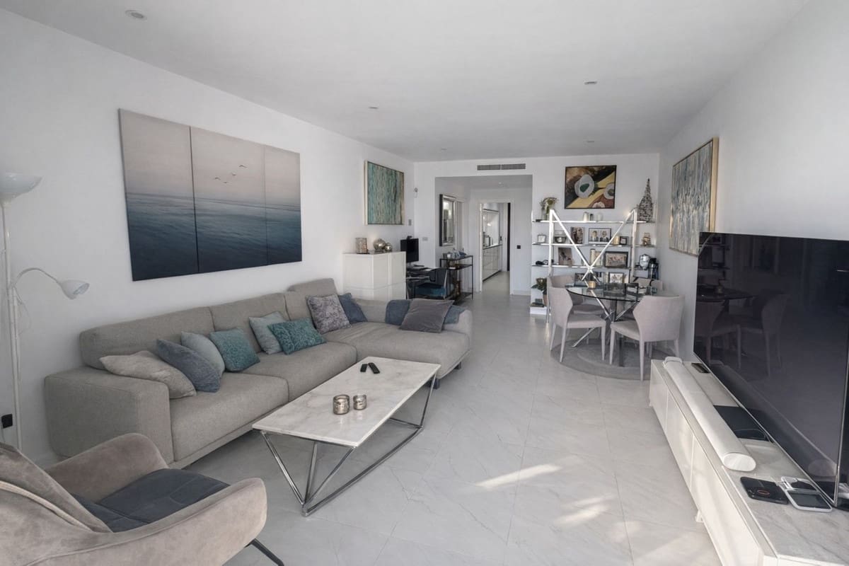 2 soverom Leilighet til salgs i Estepona med svømmebasseng garasje - € 565 000 (Ref: 9737226)