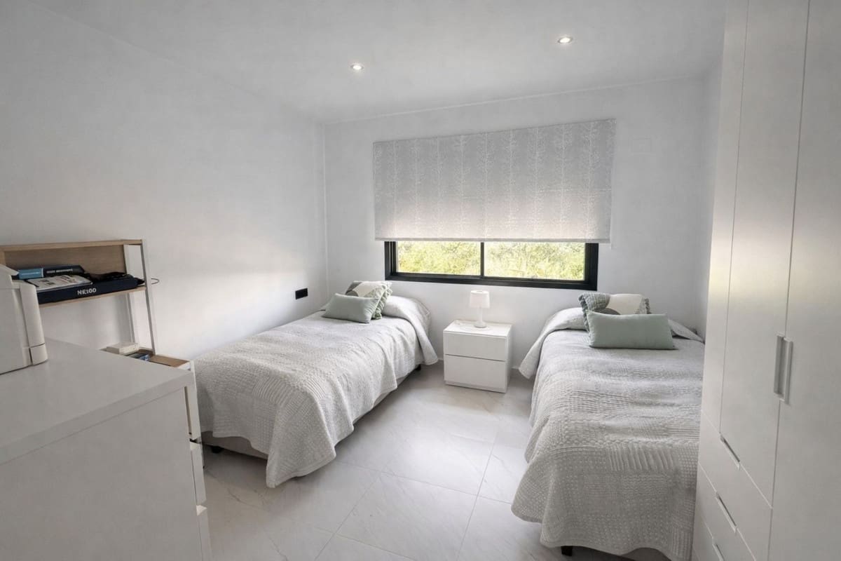 2 soverom Leilighet til salgs i Estepona med svømmebasseng garasje - € 565 000 (Ref: 9737226)