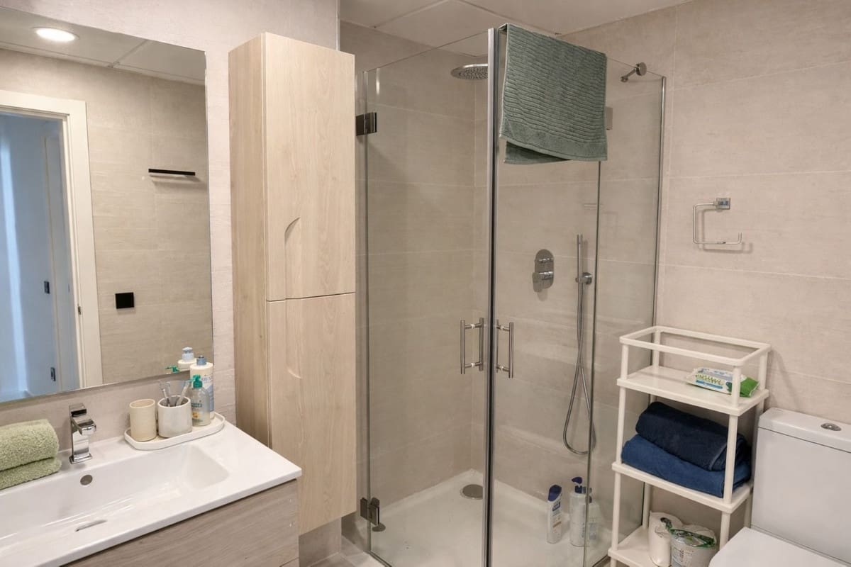 2 soverom Leilighet til salgs i Estepona med svømmebasseng garasje - € 565 000 (Ref: 9737226)