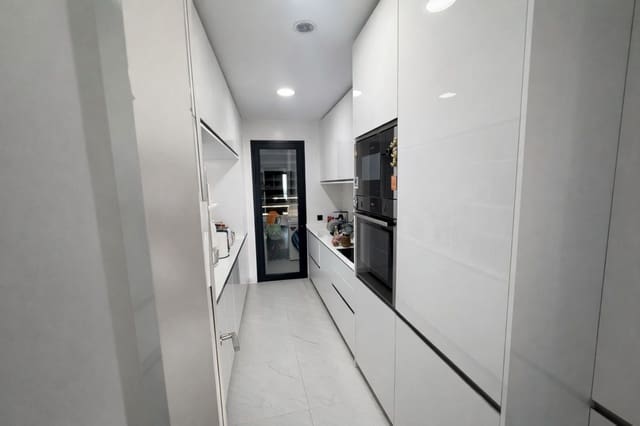 2 soverom Leilighet til salgs i Centro, Estepona med svømmebasseng garasje - € 565 000 (Ref: 9737226)