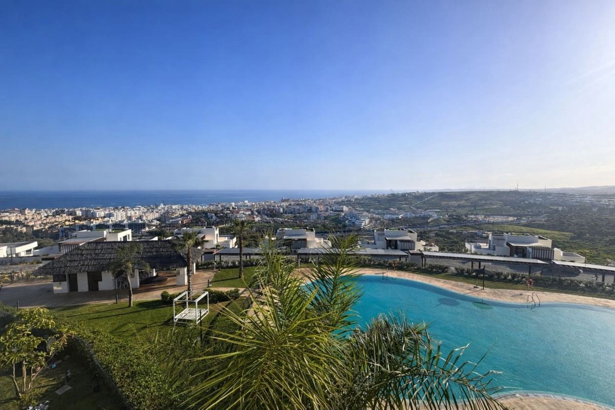 2 soverom Leilighet til salgs i Estepona med svømmebasseng garasje - € 565 000 (Ref: 9737226)