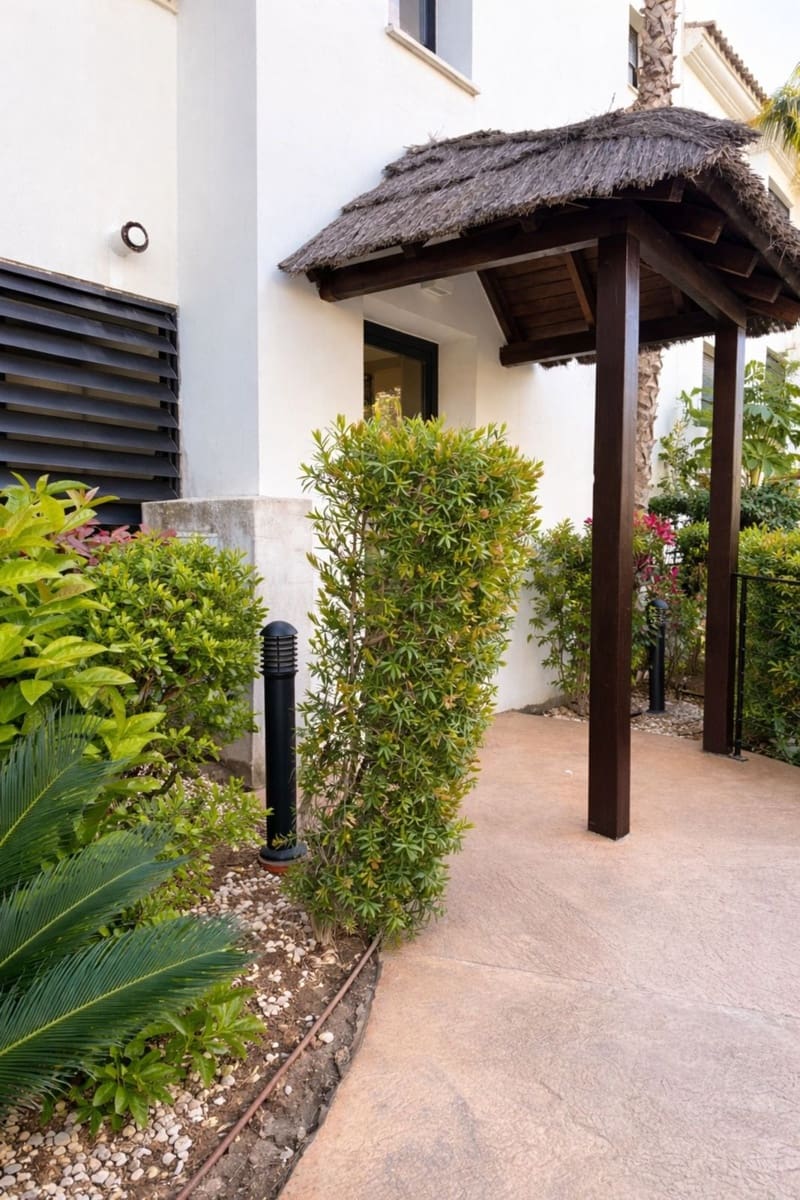 2 soverom Leilighet til salgs i Estepona med svømmebasseng garasje - € 565 000 (Ref: 9737226)