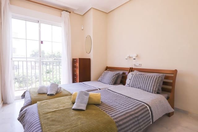 3 chambre Villa/Maison à vendre à La Reserva, Marbella avec piscine garage - 569 000 € (Ref: 9737228)