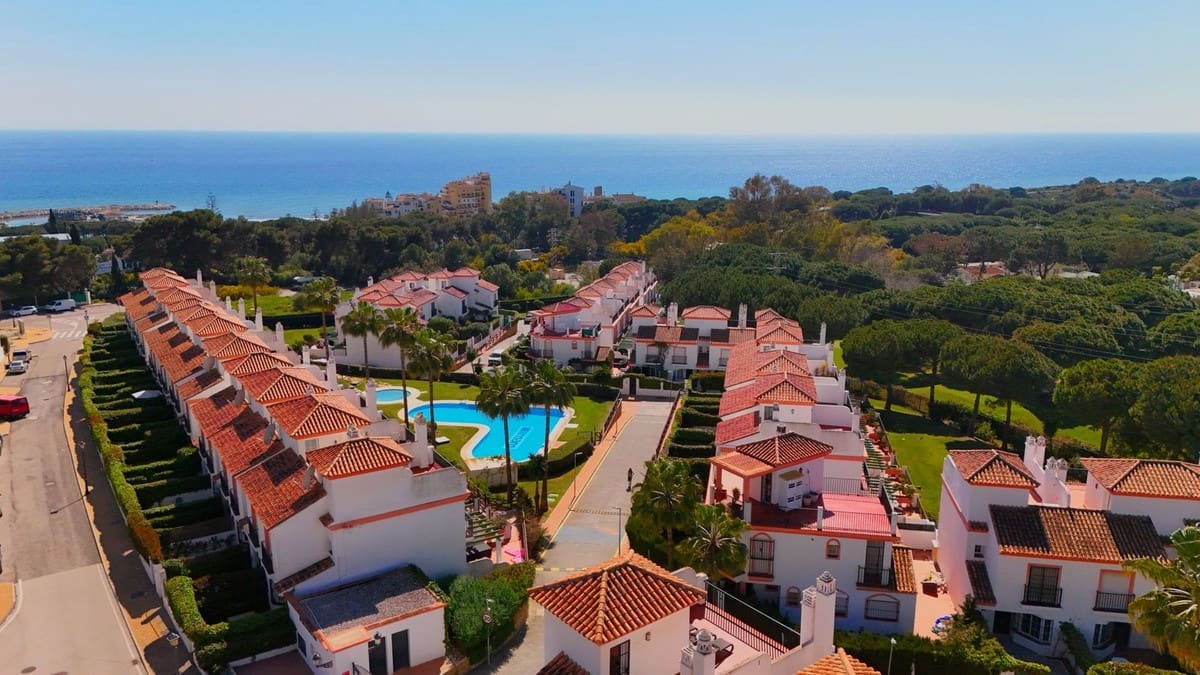 3 chambre Villa/Maison à vendre à Marbella avec piscine garage - 569 000 € (Ref: 9737228)