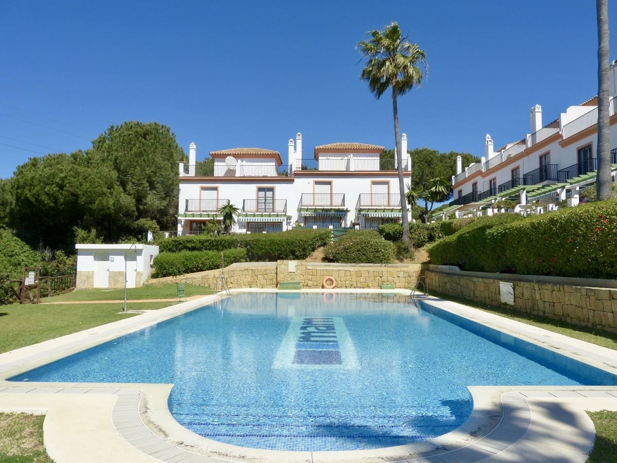 3 soveværelse Villa til salg i Marbella med swimmingpool garage - € 569.000 (Ref: 9737228)
