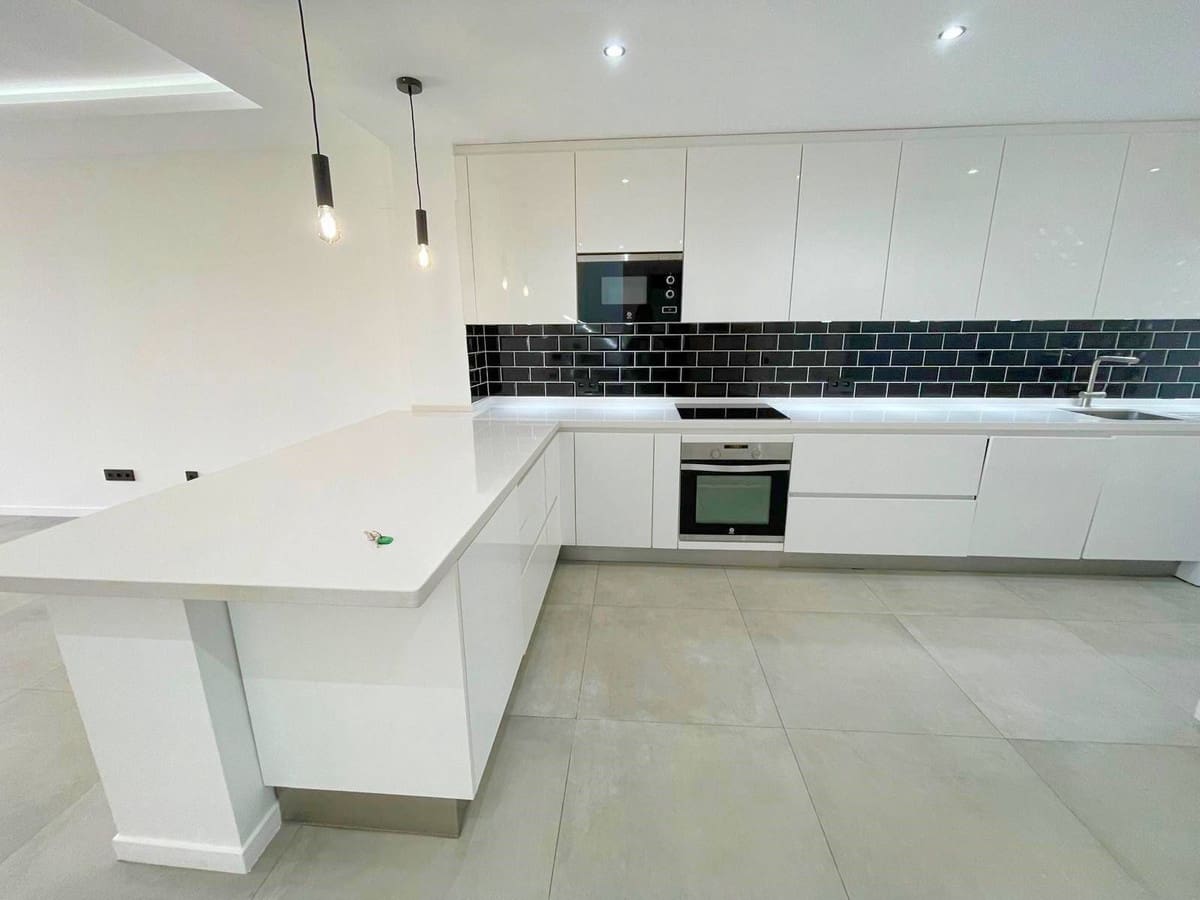 3 sovrum Villa till salu i El Paraiso med pool garage - 600 000 € (Ref: 9737231)