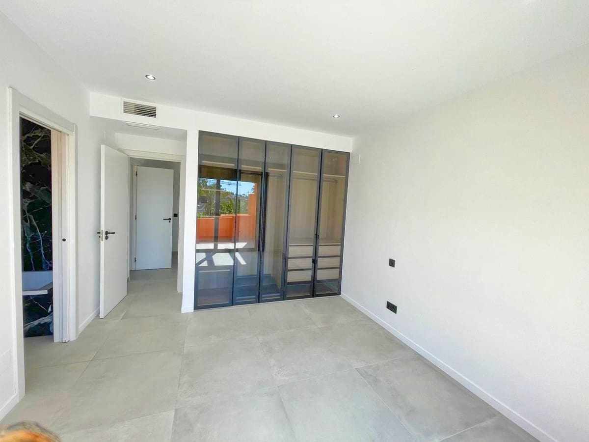 3 sovrum Villa till salu i El Paraiso med pool garage - 600 000 € (Ref: 9737231)