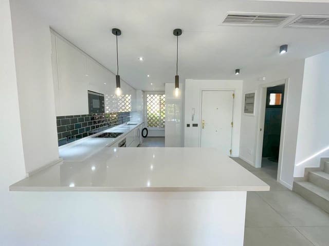 Chalet de 3 habitaciones en El Paraiso, Estepona en venta con piscina garaje - 600.000 € (Ref: 9737231)