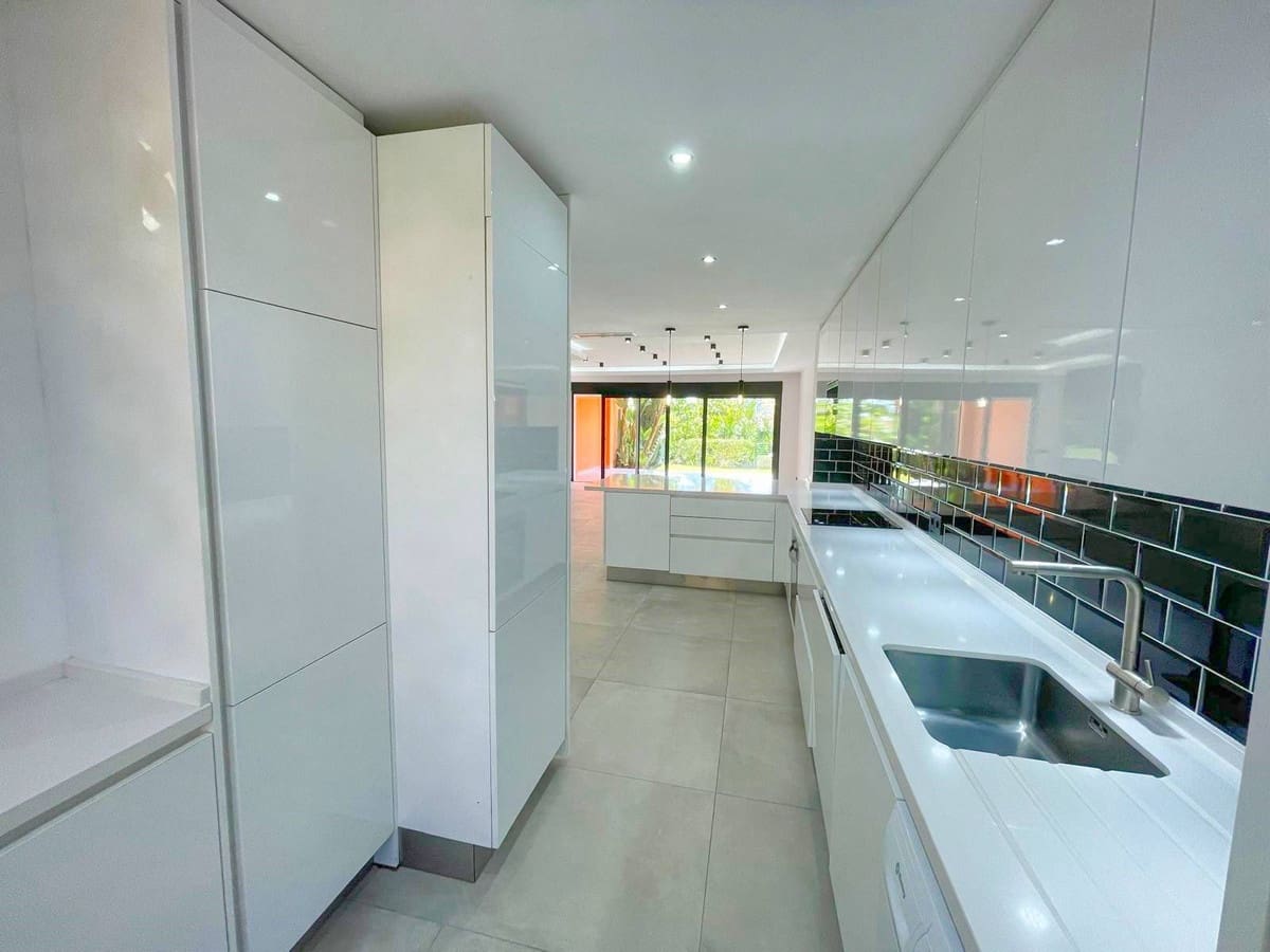 3 sovrum Villa till salu i El Paraiso med pool garage - 600 000 € (Ref: 9737231)