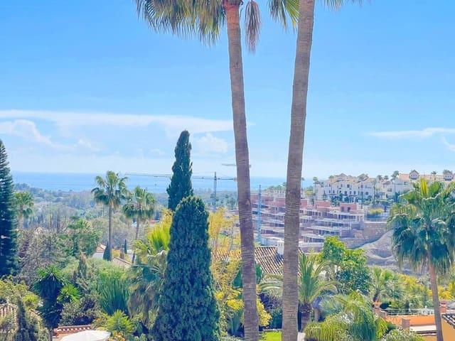 Chalet de 3 habitaciones en El Paraiso, Estepona en venta con piscina garaje - 600.000 € (Ref: 9737231)