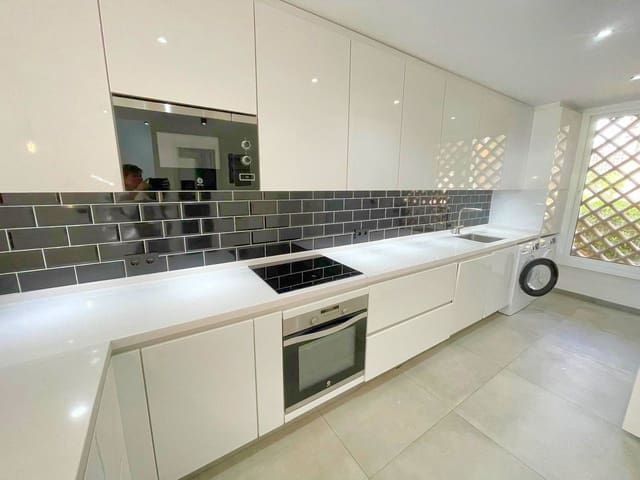 Chalet de 3 habitaciones en El Paraiso, Estepona en venta con piscina garaje - 600.000 € (Ref: 9737231)