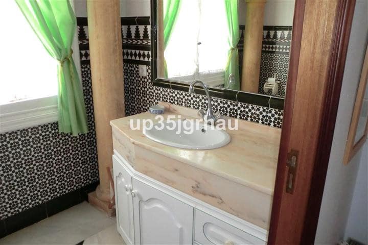 5 soveværelse Villa til salg i Estepona med swimmingpool garage - € 1.695.000 (Ref: 9749420)