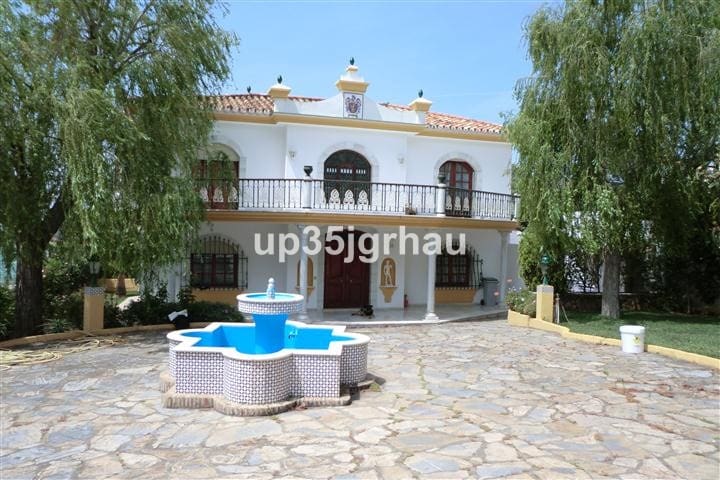 5 soveværelse Villa til salg i Estepona med swimmingpool garage - € 1.695.000 (Ref: 9749420)