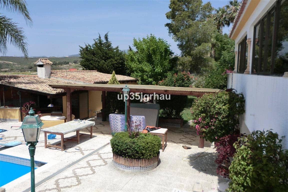 5 soveværelse Villa til salg i Estepona med swimmingpool garage - € 1.695.000 (Ref: 9749420)