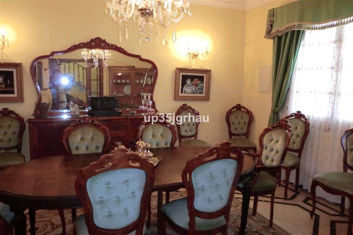 5 soveværelse Villa til salg i Estepona med swimmingpool garage - € 1.695.000 (Ref: 9749420)