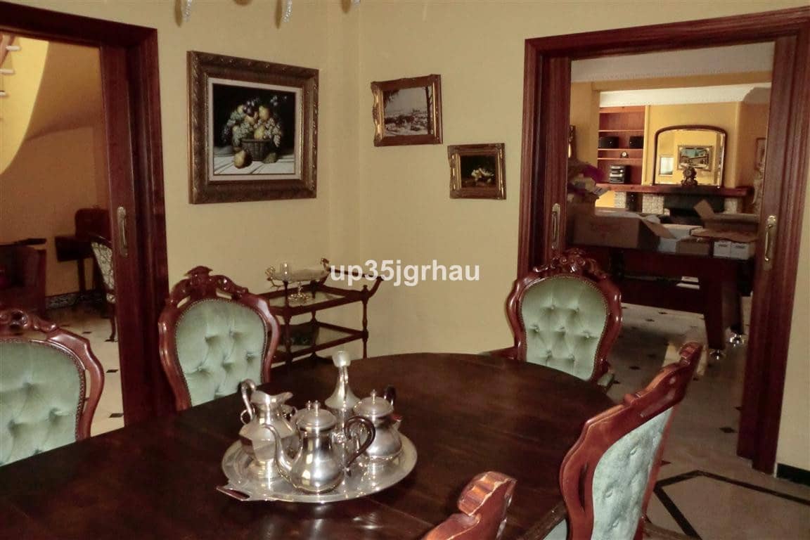 5 soveværelse Villa til salg i Estepona med swimmingpool garage - € 1.695.000 (Ref: 9749420)