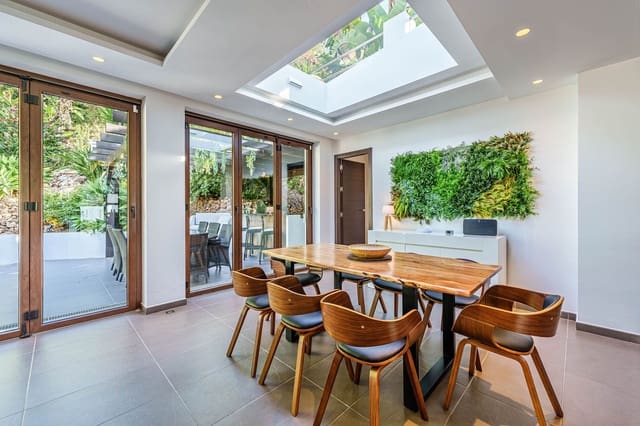 5 bedroom Villa for sale in El Rosario, Marbella with pool - € 2,490,000 (Ref: 9752621)