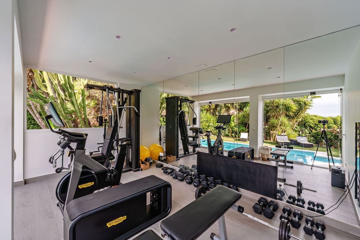 5 bedroom Villa for sale in Marbella with pool - € 2,490,000 (Ref: 9752621)