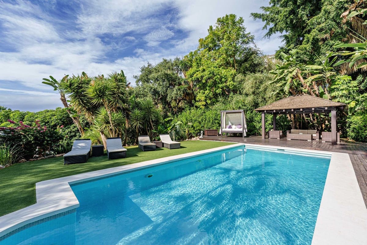 5 bedroom Villa for sale in Marbella with pool - € 2,490,000 (Ref: 9752621)