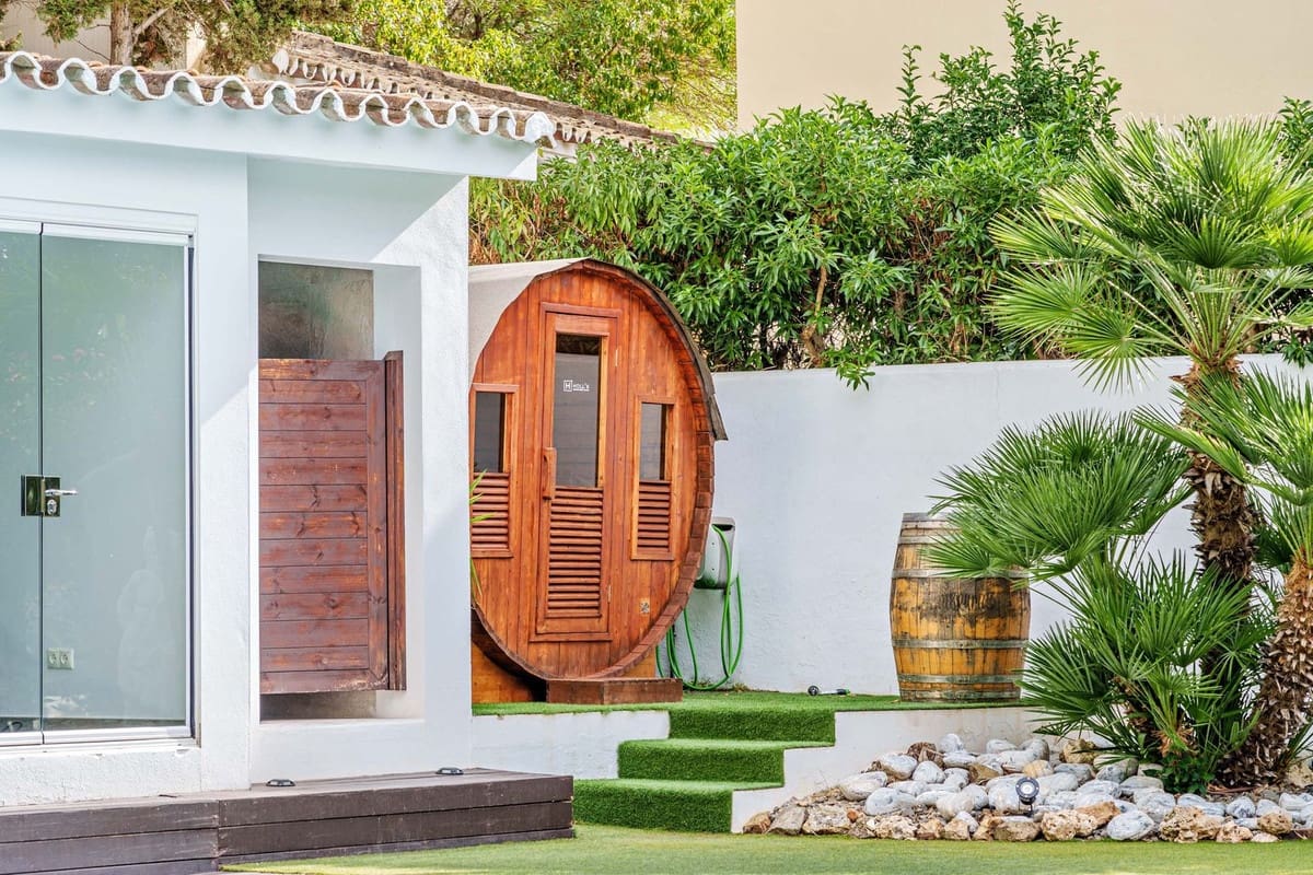 5 bedroom Villa for sale in Marbella with pool - € 2,490,000 (Ref: 9752621)