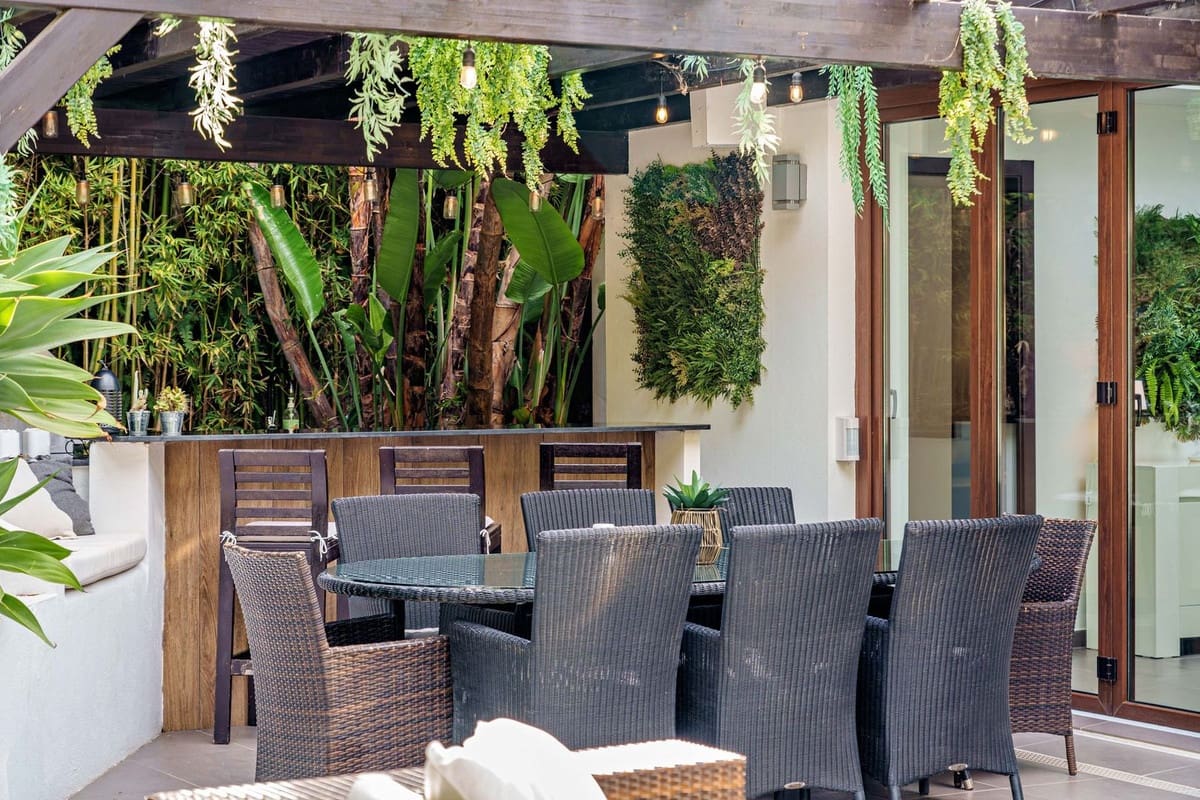 5 bedroom Villa for sale in Marbella with pool - € 2,490,000 (Ref: 9752621)