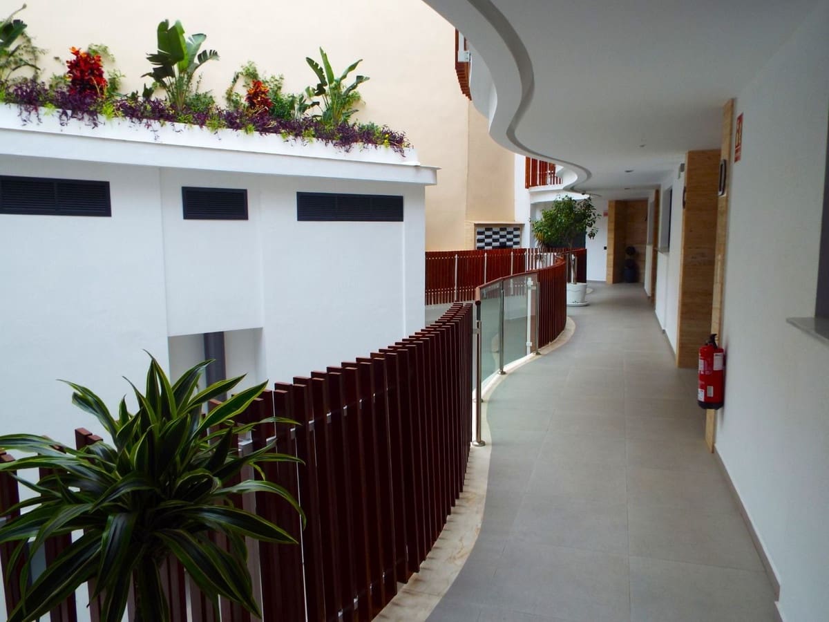 1 bedroom Flat for sale in Estepona with pool - € 305,000 (Ref: 9752622)