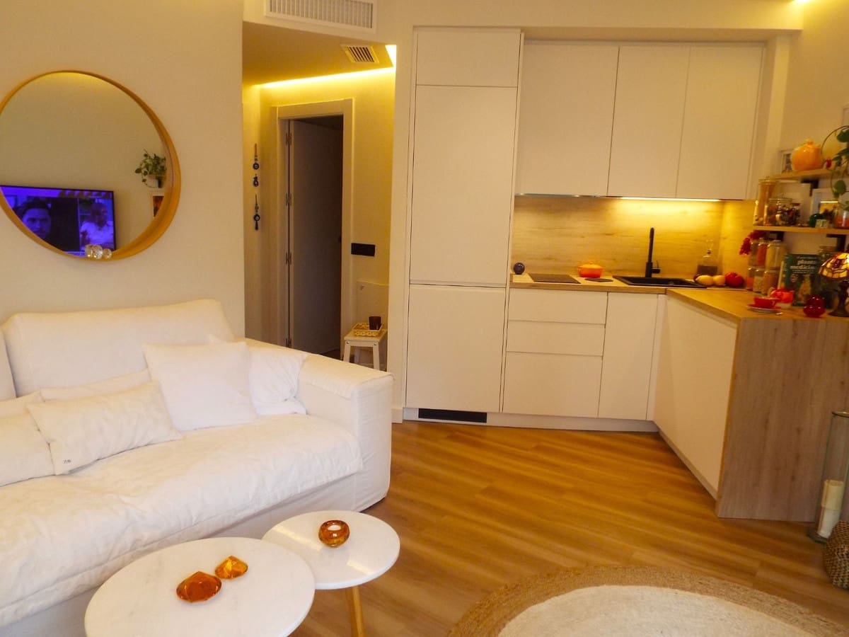 1 bedroom Flat for sale in Estepona with pool - € 305,000 (Ref: 9752622)