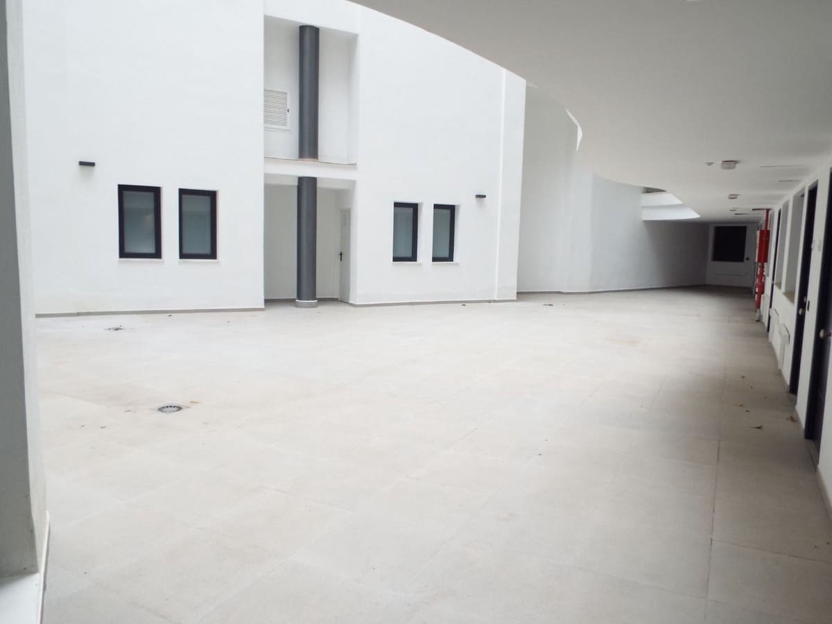 1 bedroom Flat for sale in Estepona with pool - € 305,000 (Ref: 9752622)