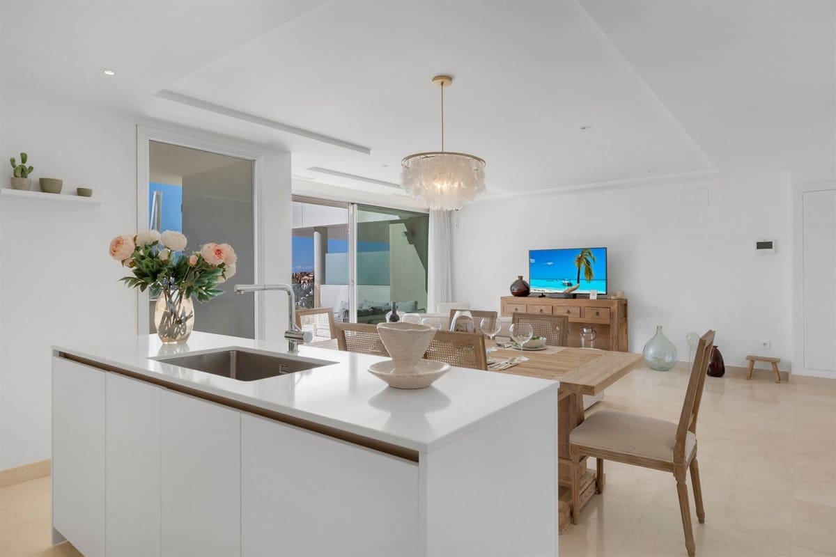 2 makuuhuone Asunto myytävänä paikassa Marbella mukana uima-altaan - 950 000 € (Ref: 9752625)