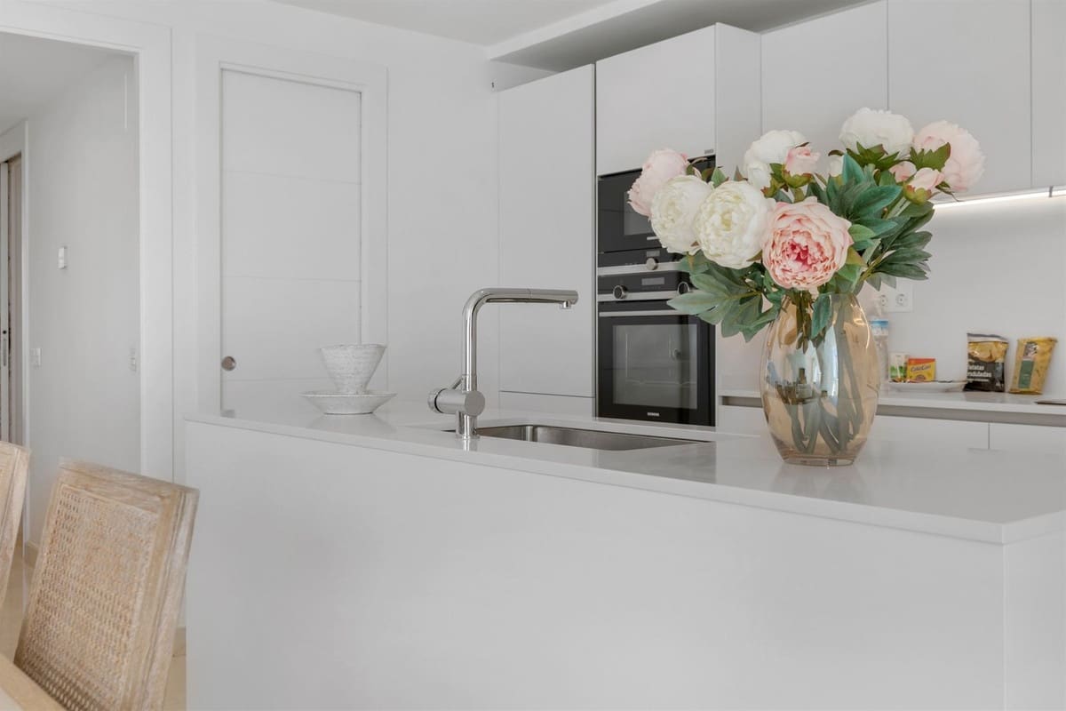 2 makuuhuone Asunto myytävänä paikassa Marbella mukana uima-altaan - 950 000 € (Ref: 9752625)