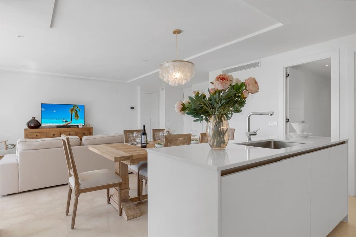 2 makuuhuone Asunto myytävänä paikassa Marbella mukana uima-altaan - 950 000 € (Ref: 9752625)