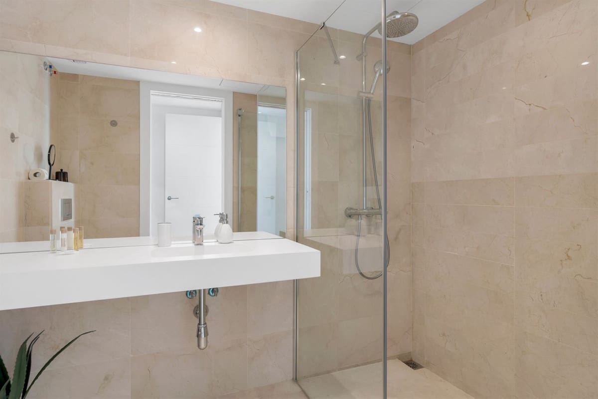 2 makuuhuone Asunto myytävänä paikassa Marbella mukana uima-altaan - 950 000 € (Ref: 9752625)