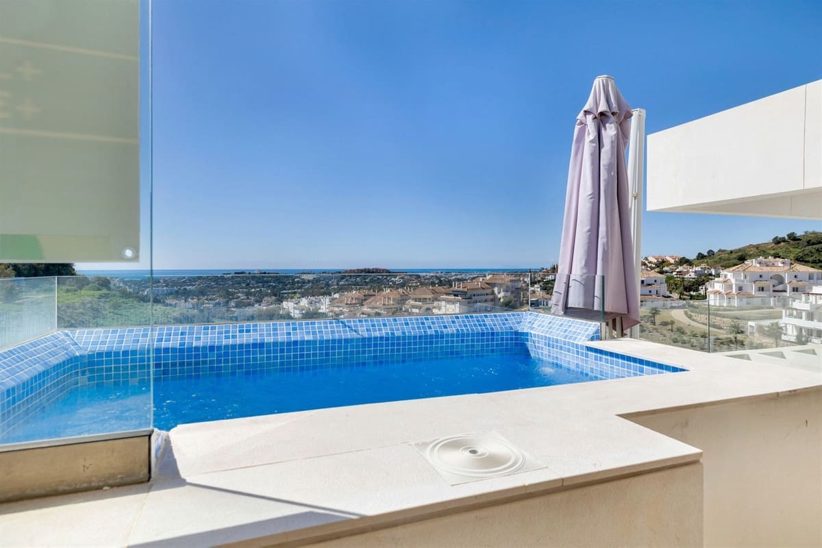 2 makuuhuone Asunto myytävänä paikassa Marbella mukana uima-altaan - 950 000 € (Ref: 9752625)