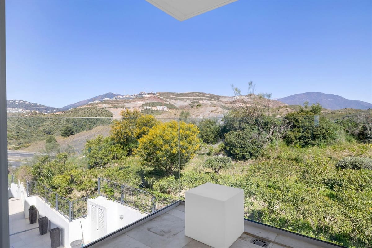 2 makuuhuone Asunto myytävänä paikassa Marbella mukana uima-altaan - 950 000 € (Ref: 9752625)