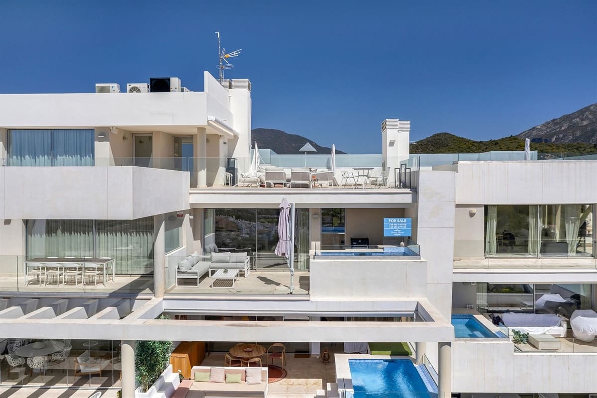 2 makuuhuone Asunto myytävänä paikassa Marbella mukana uima-altaan - 950 000 € (Ref: 9752625)