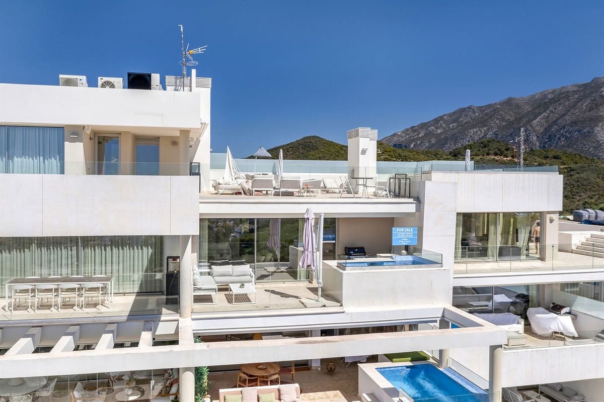 2 makuuhuone Asunto myytävänä paikassa Marbella mukana uima-altaan - 950 000 € (Ref: 9752625)