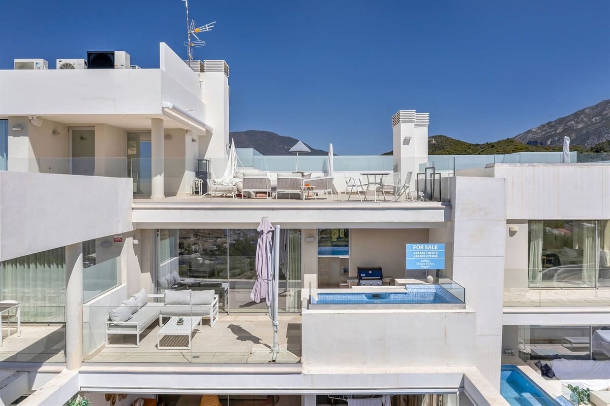 2 makuuhuone Asunto myytävänä paikassa Marbella mukana uima-altaan - 950 000 € (Ref: 9752625)