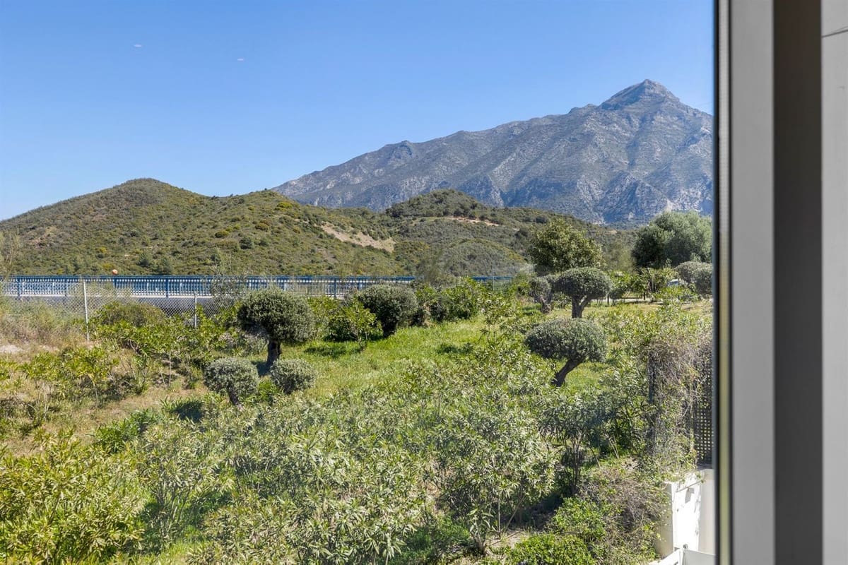 2 makuuhuone Asunto myytävänä paikassa Marbella mukana uima-altaan - 950 000 € (Ref: 9752625)