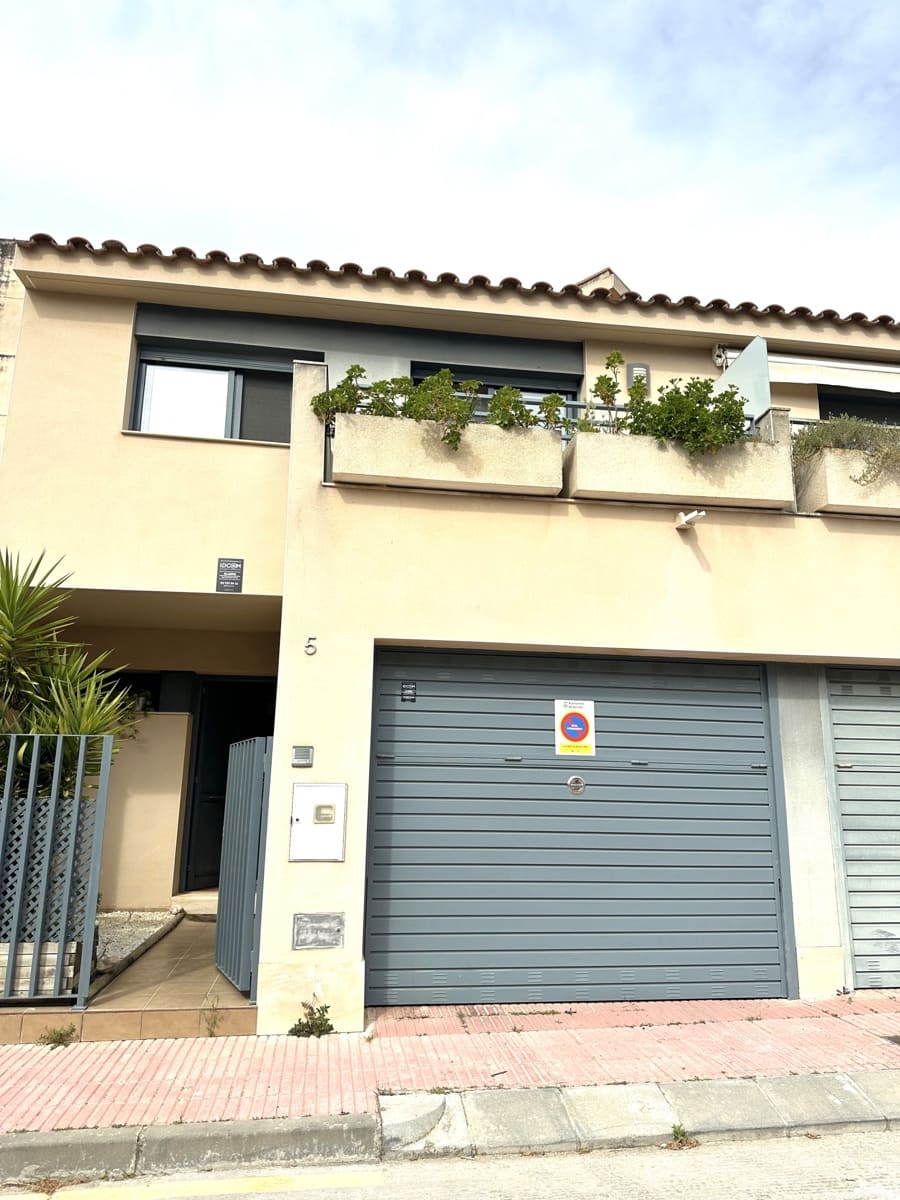 4 sypialnia Willa na sprzedaż w Salomo z garażem - 289 000 € (Ref: 9752626)