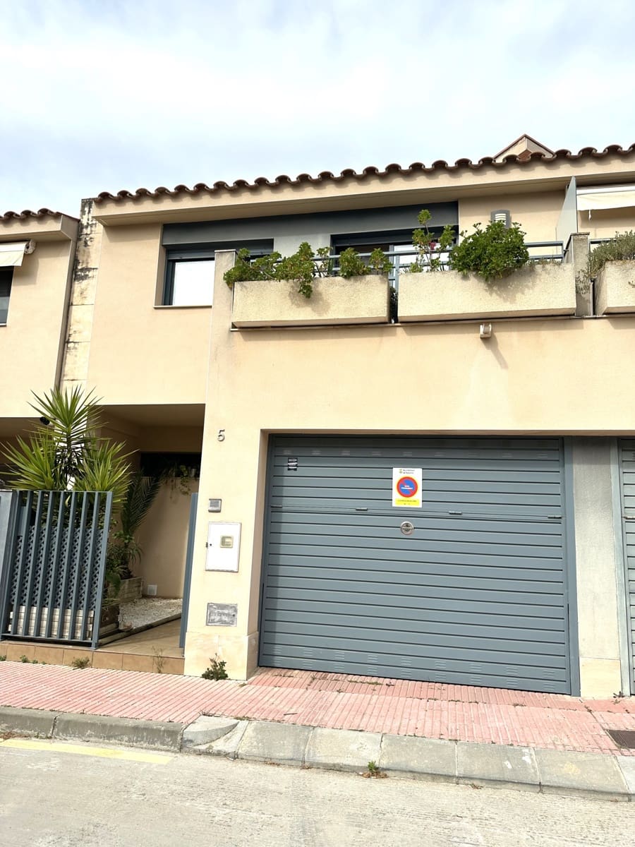 4 sypialnia Willa na sprzedaż w Salomo z garażem - 289 000 € (Ref: 9752626)