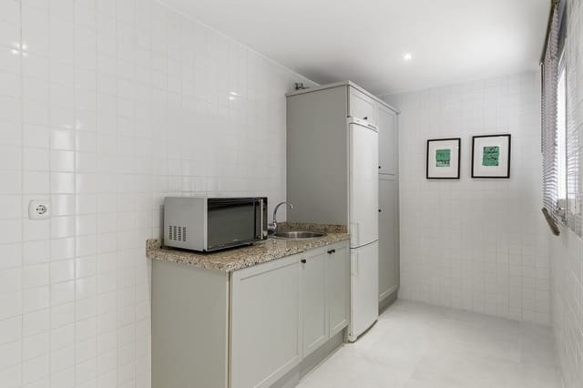 3 chambre Appartement à vendre à Las Brisas, Marbella avec piscine garage - 695 000 € (Ref: 9753693)