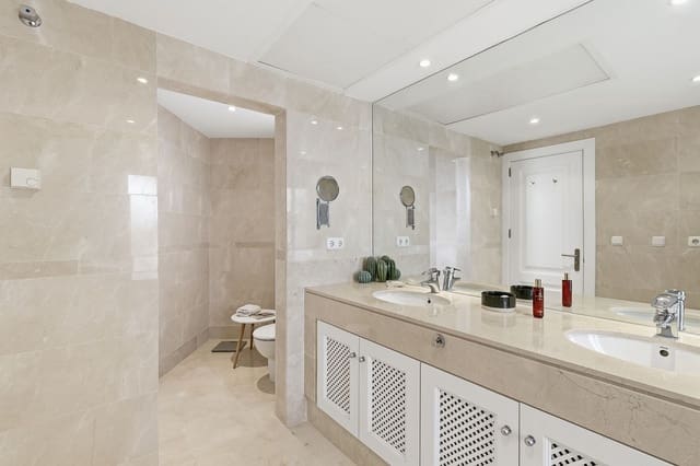 3 chambre Appartement à vendre à Las Brisas, Marbella avec piscine garage - 695 000 € (Ref: 9753693)