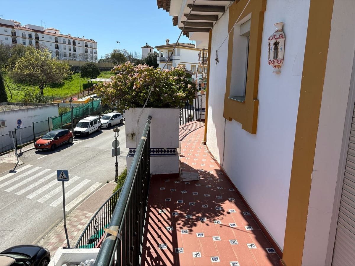 5 makuuhuone Huvila myytävänä paikassa Estepona - 875 000 € (Ref: 9753694)