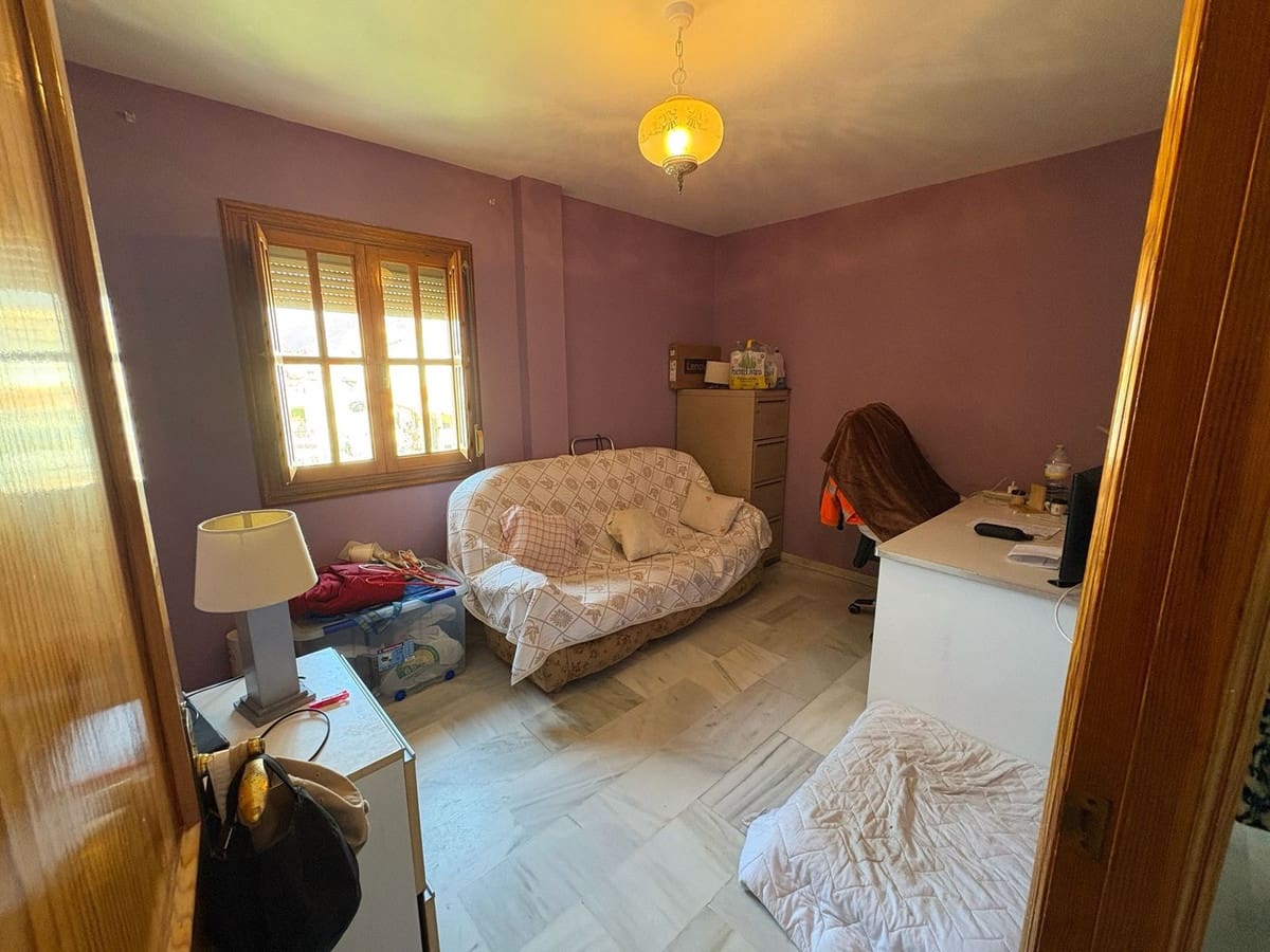 5 makuuhuone Huvila myytävänä paikassa Estepona - 875 000 € (Ref: 9753694)